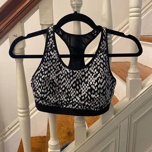 2/$30 - Nike sports bra - M ⚽️